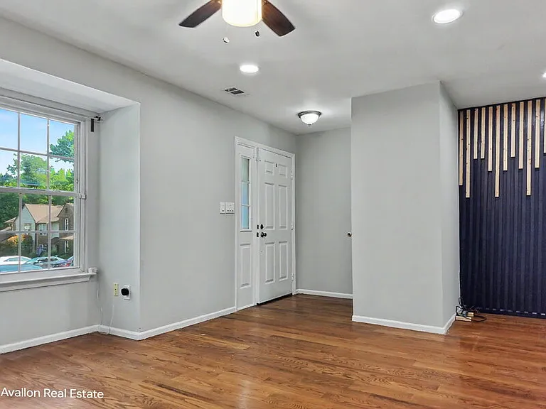 102 Appletree Ct — Photo 3