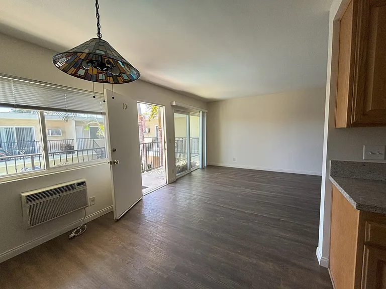 8740 Owensmouth Ave #10 — Photo 7