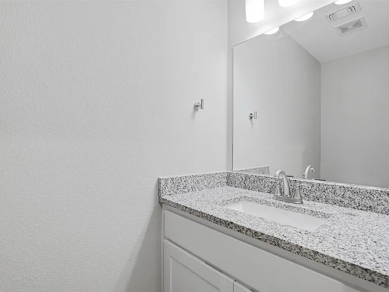 1022 W Shepherd St #1022 — Photo 16