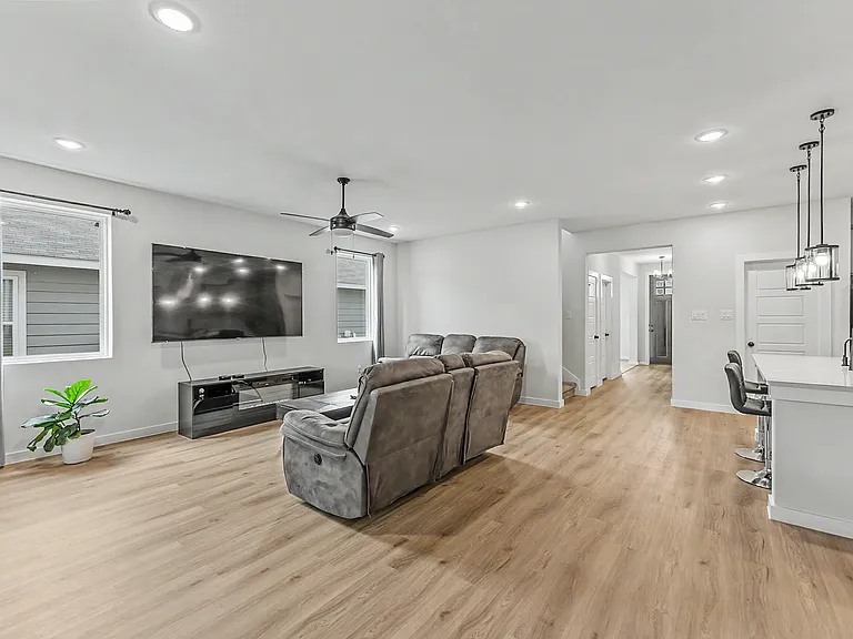 16515 Rosemary Rdg — Photo 9
