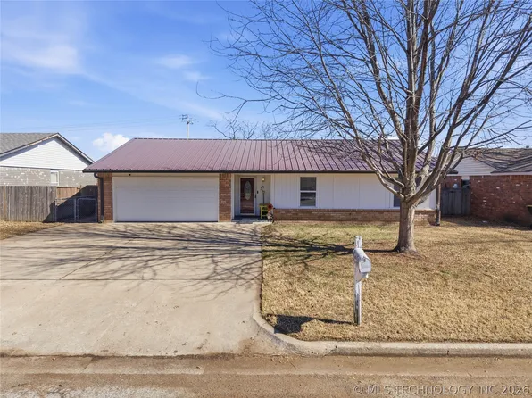 13653 S Hickory Pl, Glenpool, OK 74033