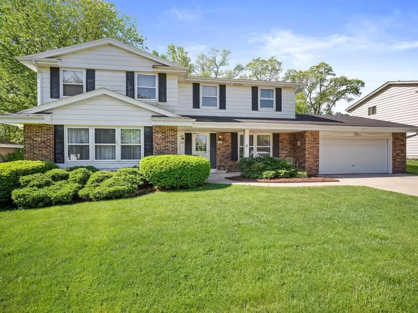 7421 Highview DRIVE #7423, Greendale, WI 53129