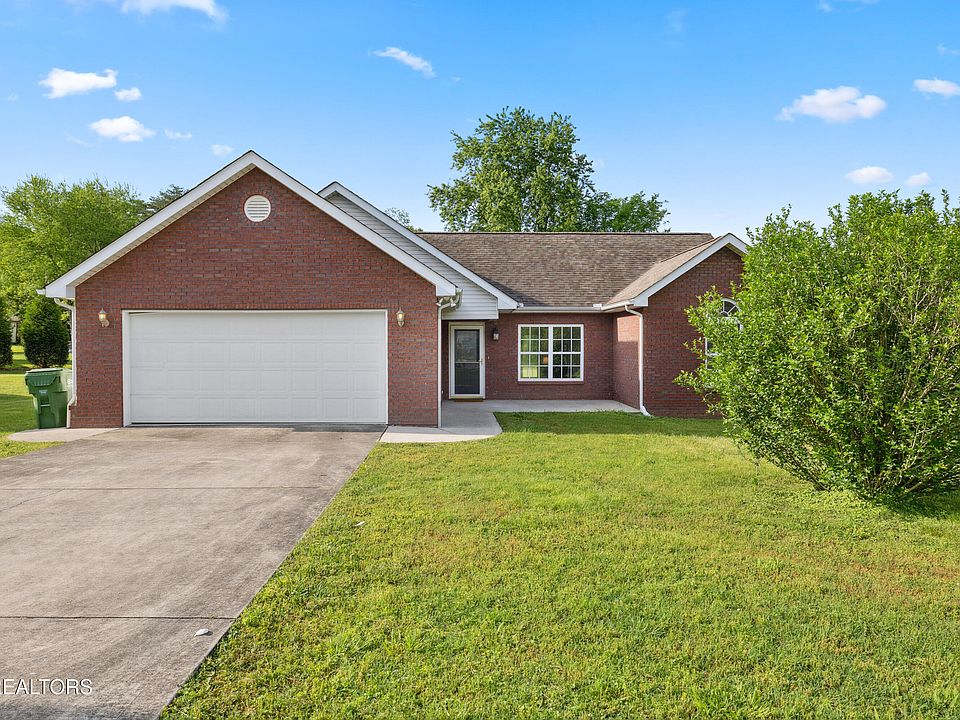 1st image of 2209 Pinewood Dr