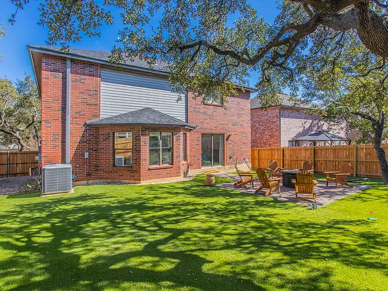 N Hills Village Dr — Photo 17