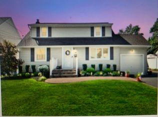 136 Koehl St, Massapequa Park, NY 11762
