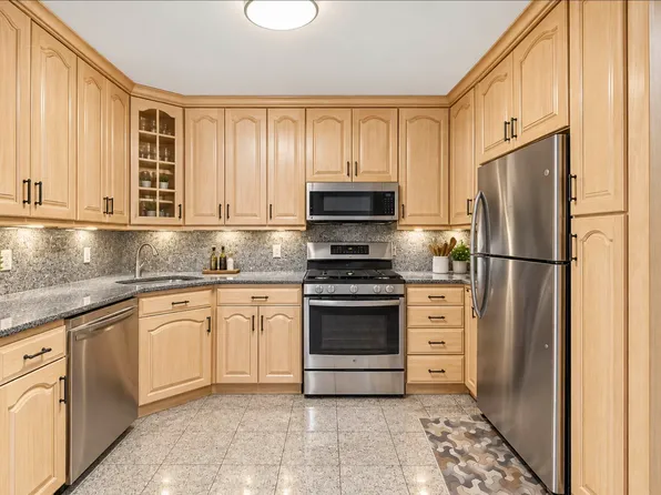 24-25 43rd Street image 1 of 17