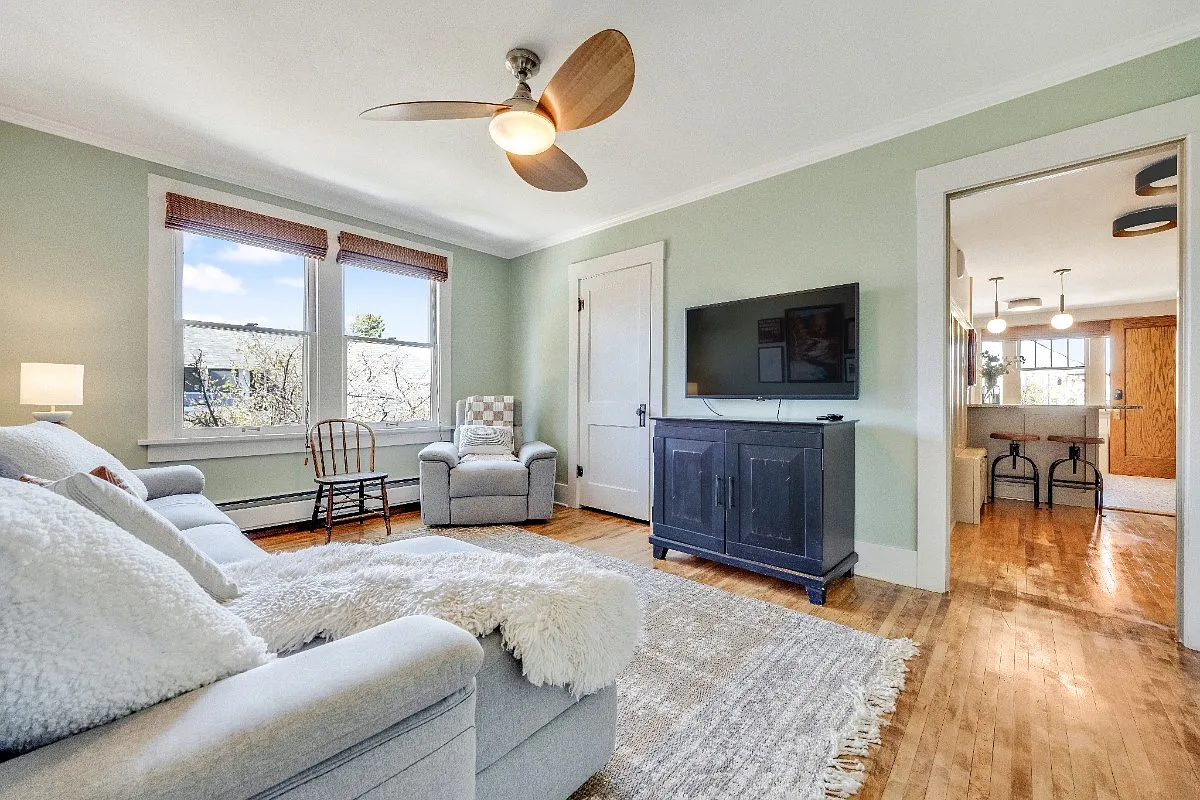 2 bed, 990 sqft, $3,495 — Photo 1