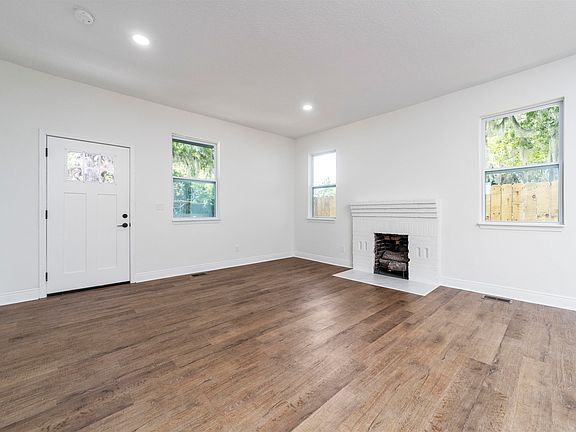 4th image of 28 McMillan St