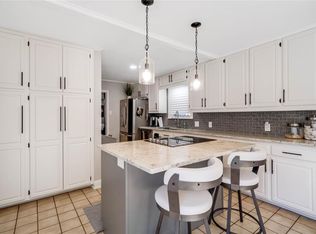 1210 Mountain Lake Rd, Dallas, TX 75224