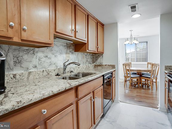 3rd image of 111 Sandalwood Ct
