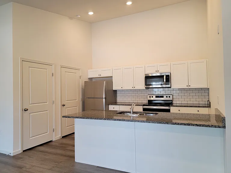 4611 Commerce St #104 — Photo 6
