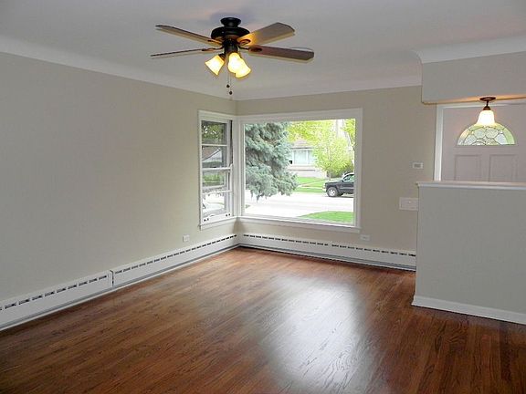 5th image of 1626 Balmoral Ave