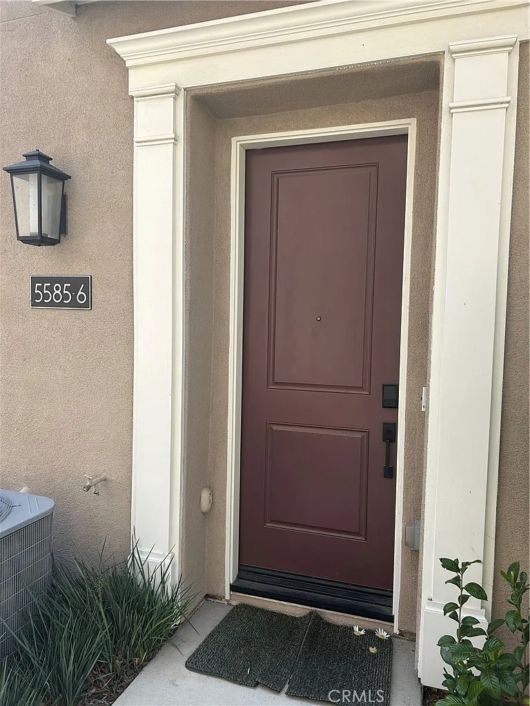 Photo 2 of 22 - 5585 Kate Way #6 - Fontana, CA Building Photo - 5585 Kate Way #6