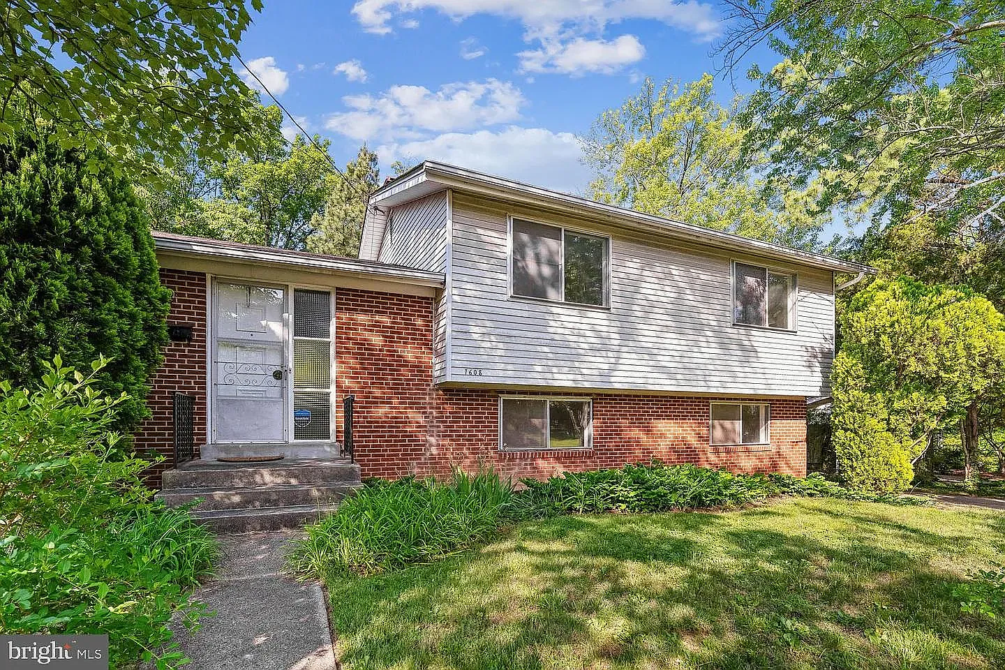 4 bed, 2.5 bath, 1818 sqft, $3,200 — Photo 4