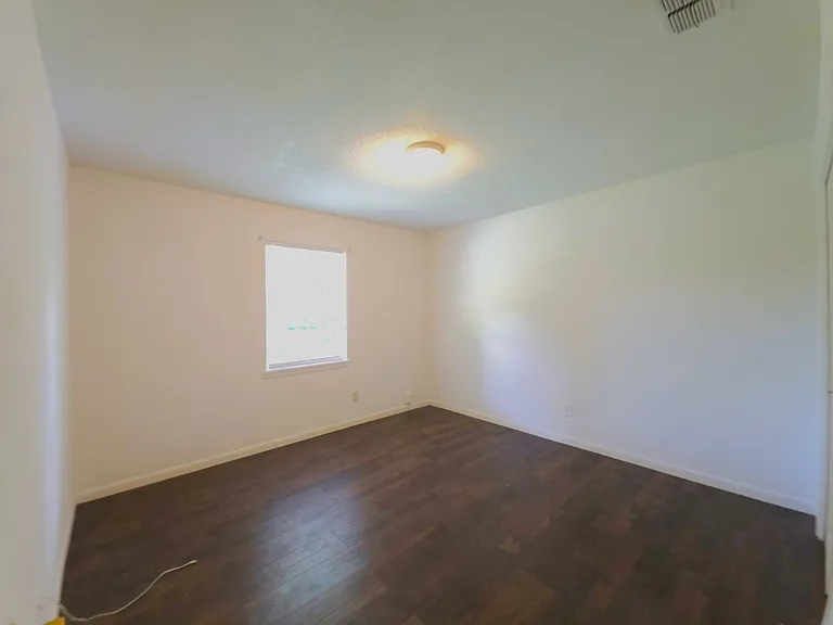 501 E Reagan St — Photo 14