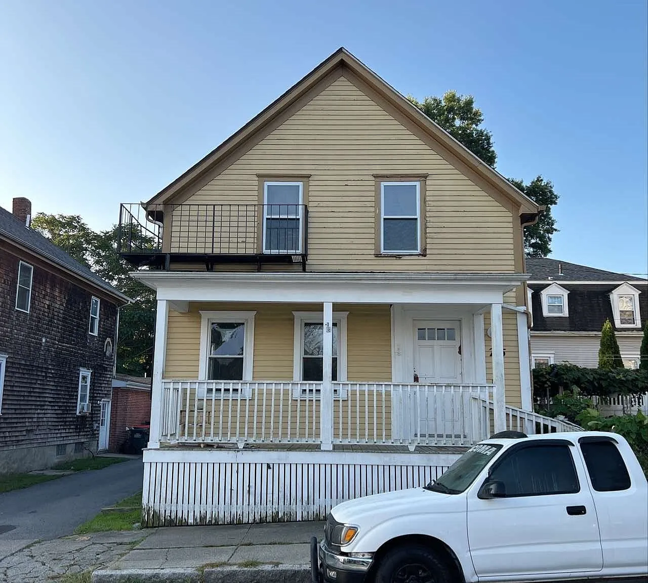 2 bed, 1.0 bath, 420 sqft, $1,300 — Photo 2
