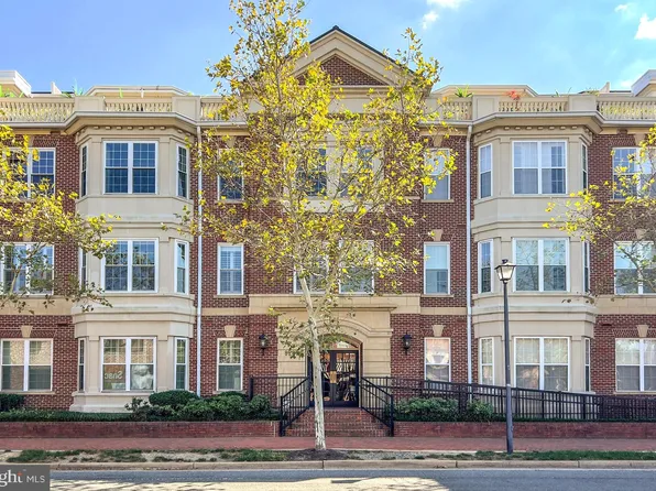 828 Slaters Ln APT 105, Alexandria, VA 22314