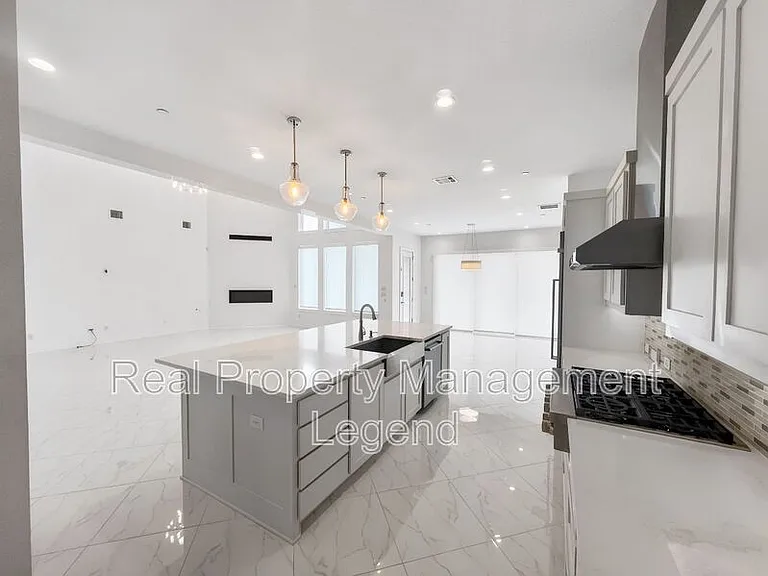809 Jamestown Ln — Photo 27