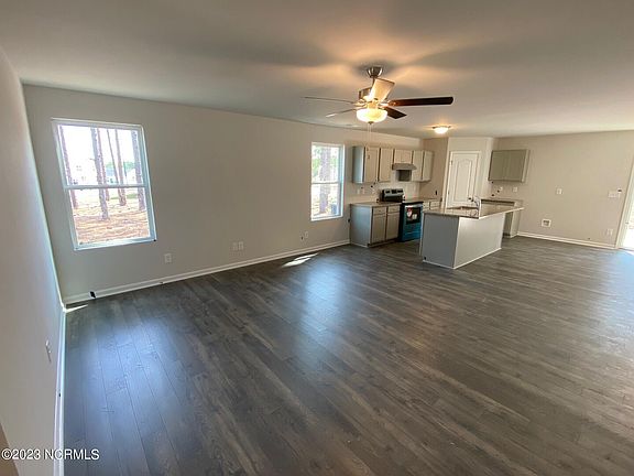 3rd image of 206 Desert Orchid Cir