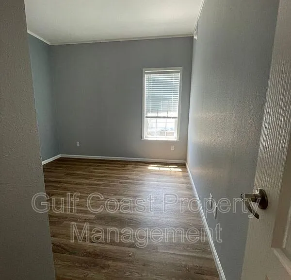 3200 Holly Ave — Photo 23
