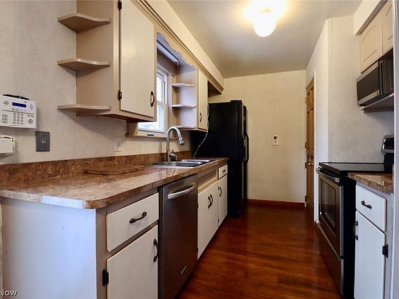 4th image of 270 E 329th St