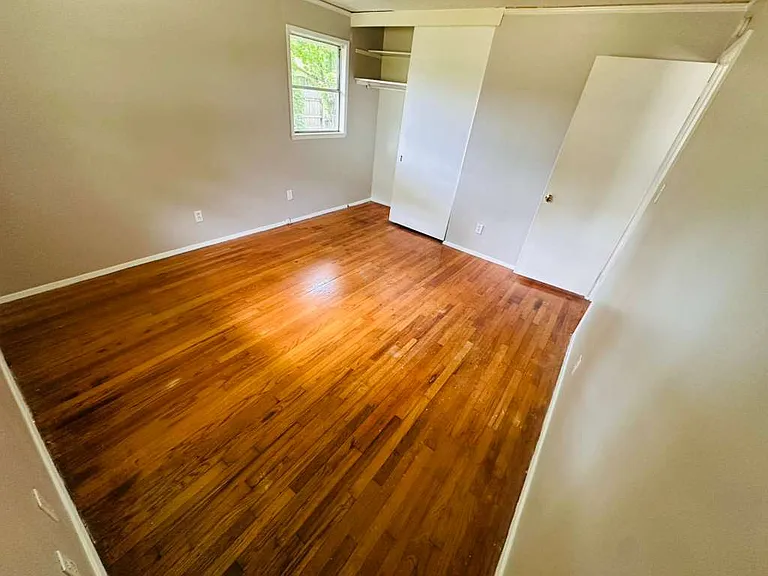 1822 Grove Hill Ln — Photo 4