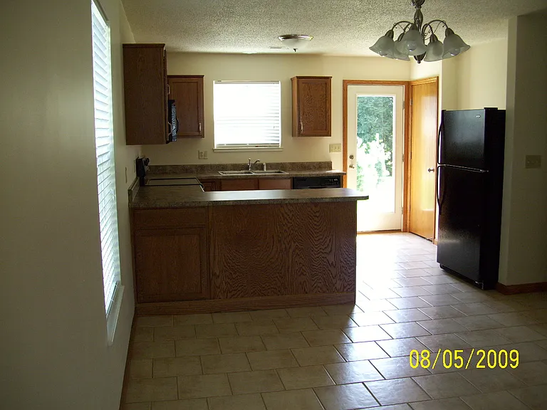 529 Rumbach Ave #527 — Photo 5