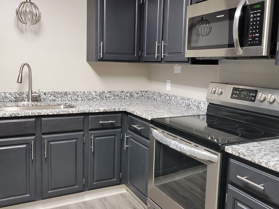 1st image of 202 Northlake Dr #202