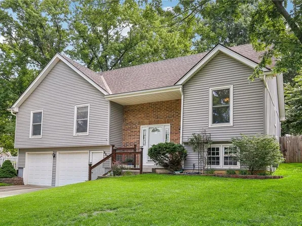 8037 Swarner Dr, Lenexa, KS 66219