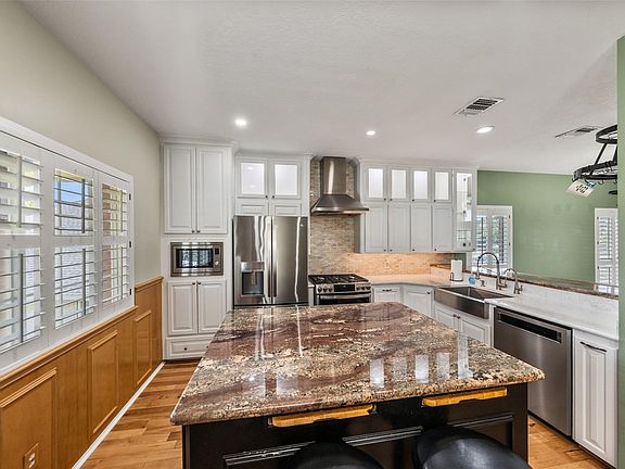 5th image of 12498 Lake Vista Dr