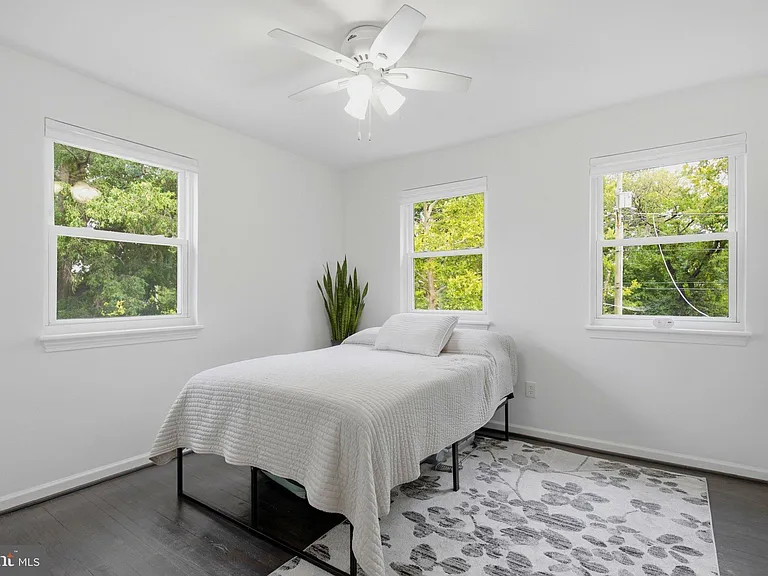 248 Kenilworth Ave NE — Photo 9
