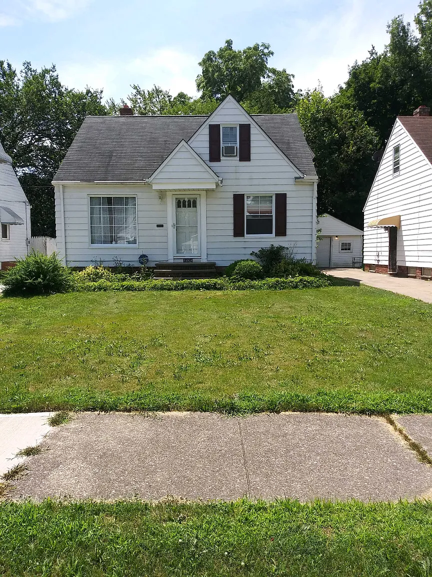 18804 Waterbury Ave photo 1