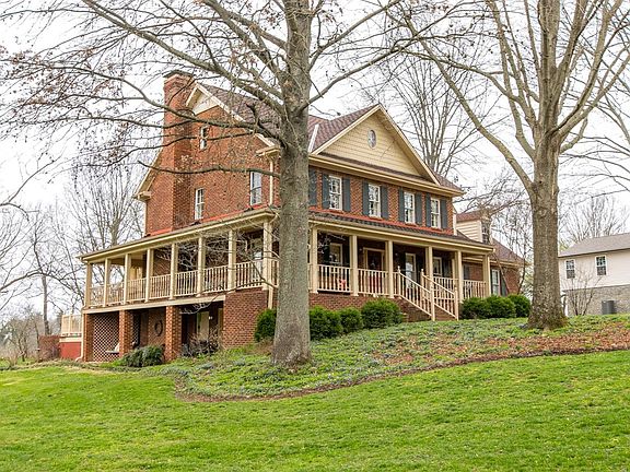 3rd image of 200 Farmbrook Cir
