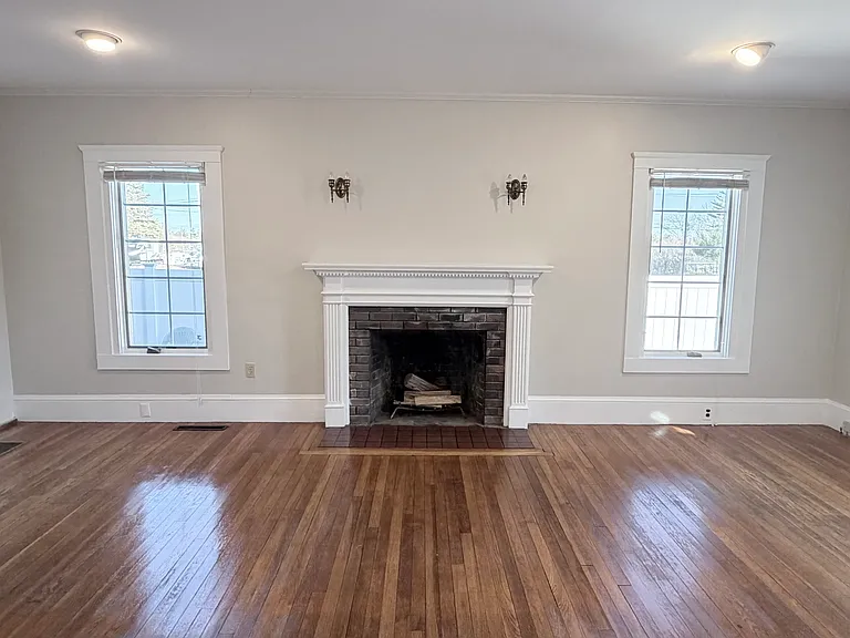 114 Lafayette Rd — Photo 5