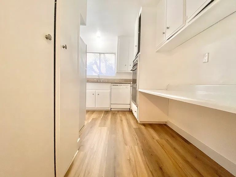 11924 Montana Ave. — Photo 10