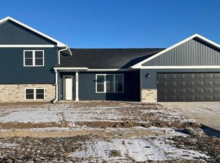 688 Porter Rd, Evansville, WI 53536