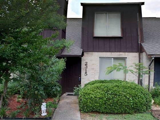 1st image of 2315 De Lee