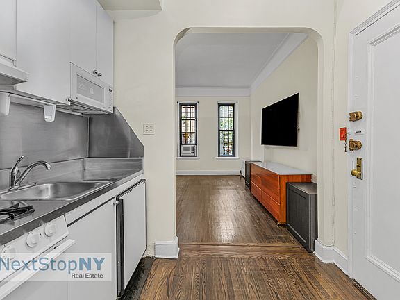 2nd image of 237 E 54th St APT 1D