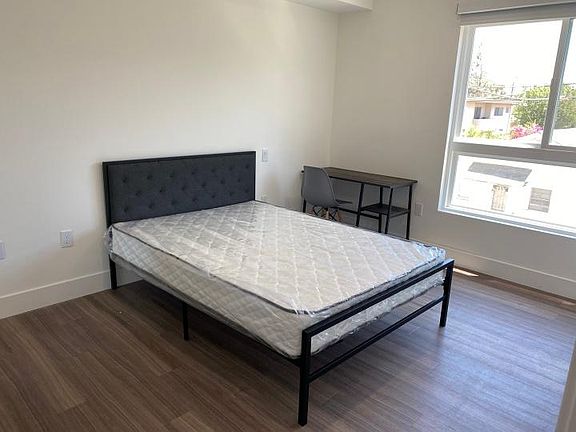 3rd image of 1450 S Barrington Ave #069dafrta