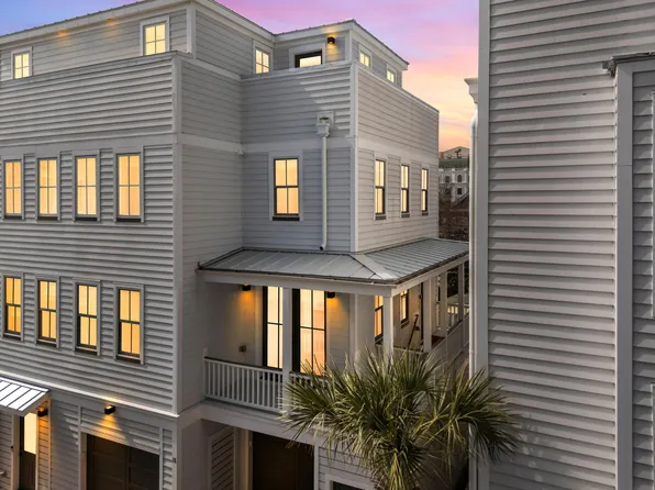 18 Iron Forge Aly, Charleston, SC 29403