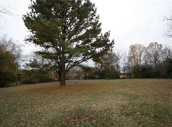 2nd image of 260 Lisa Ln