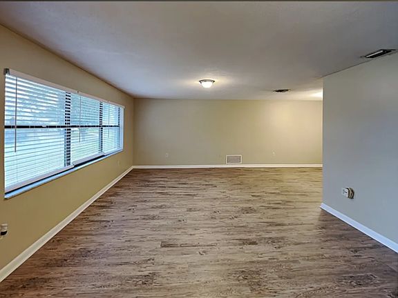 2nd image of 3051 Bay Tree Dr