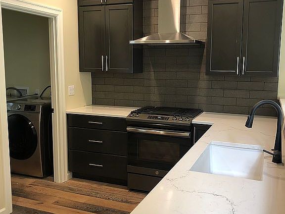 5th image of 1588 Walnut St
