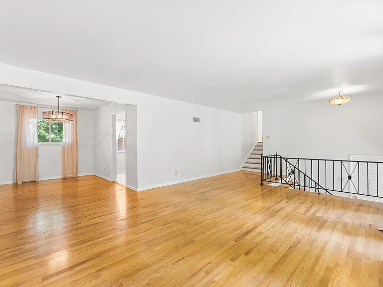 9845 Pebblestone Dr — Photo 3