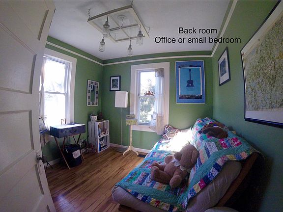 Back office/small bedroom without closet