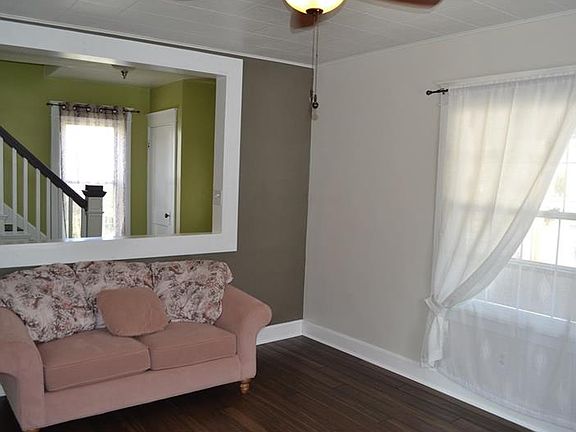 5th image of 215 Orchard Ave