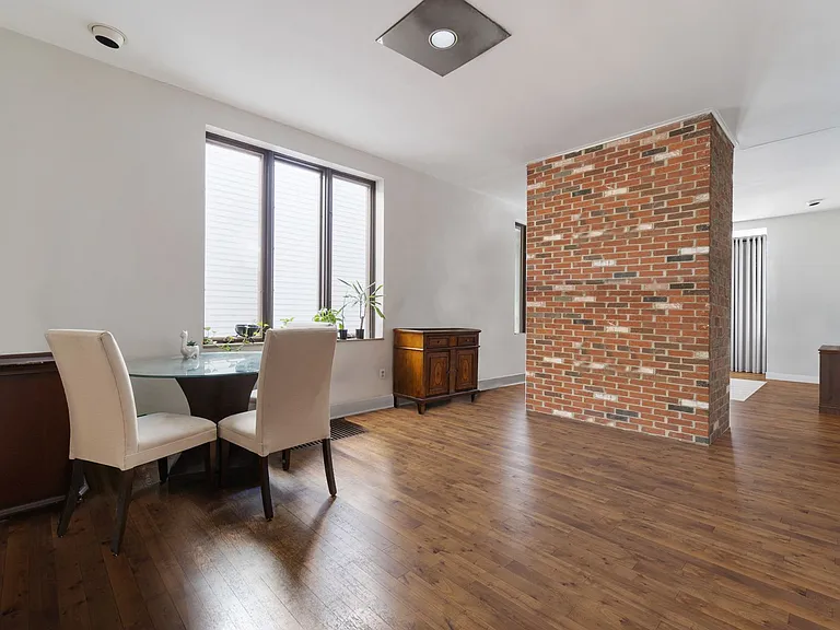 5735 Walnut St — Photo 10