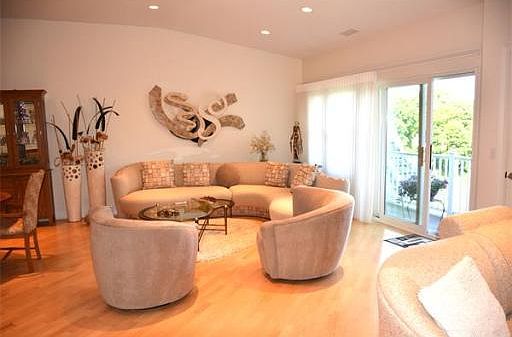 5th image of 220 Humphrey St Unit 303