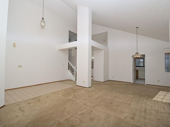 5th image of 989 Linden Ave