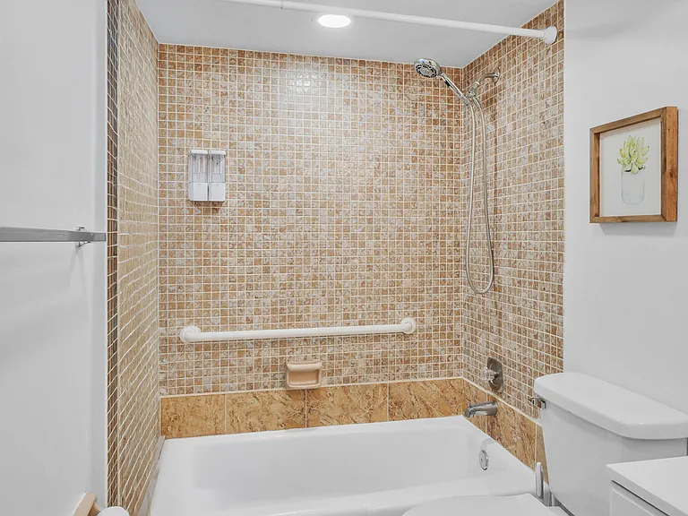 1350 Riverside Cir #2 — Photo 28